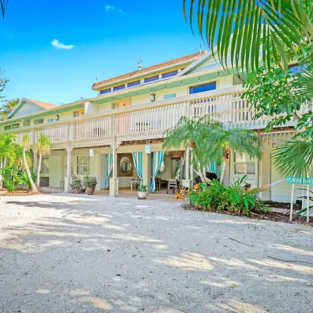 Newly Remodeled Apt! Key-West Victorian With Beach Access, To Siesta Key Beach!